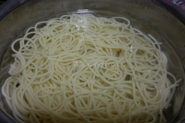 海鲜意大利面的做法图解1