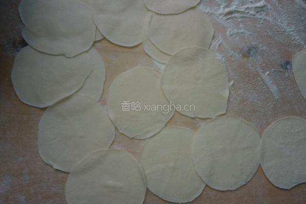  猪肉芹菜水饺的做法图解4