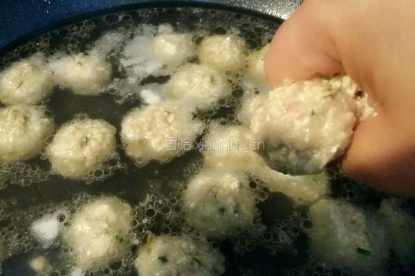 香菜水汆丸子的做法图解4