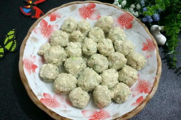 香菜水汆丸子的做法图解5