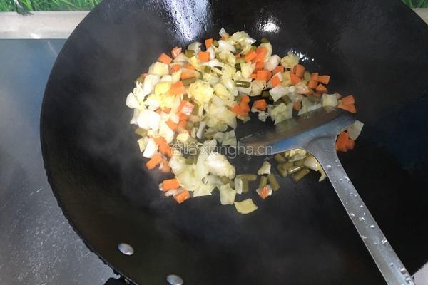 泡菜炒饭的做法图解5