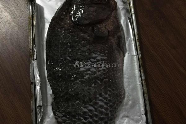 烤罗非鱼的做法图解1