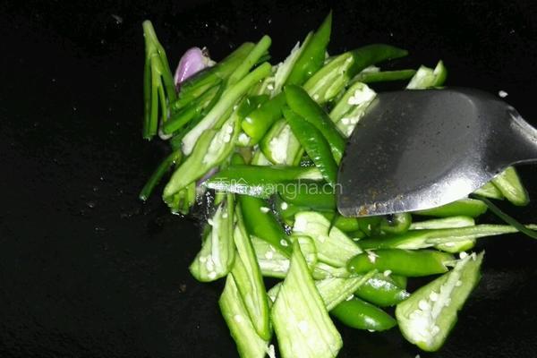 辣椒炒回锅肉的做法图解5