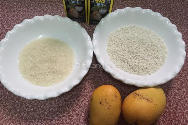 芒果椰汁糯米饭的做法图解1