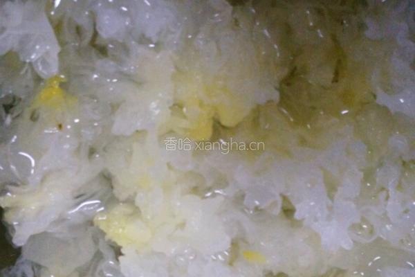 凉拌银耳的做法图解2