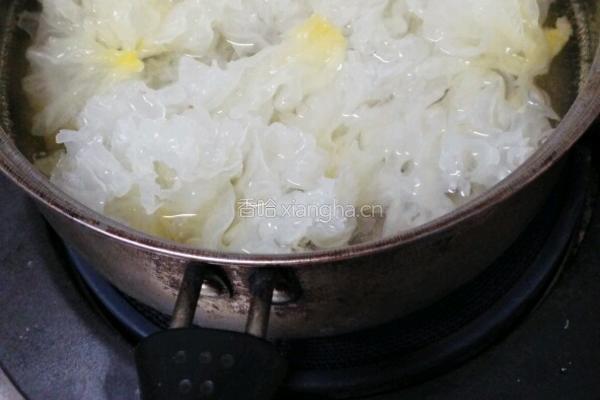 凉拌银耳的做法图解3
