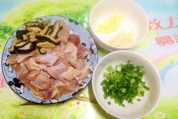 香菇蒸滑鸡的做法图解3