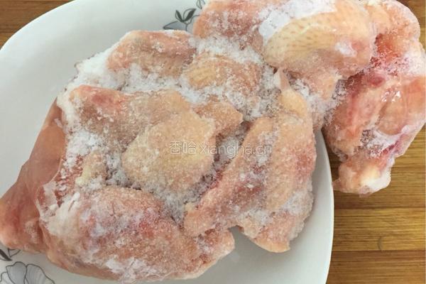 鸡翅炖土豆的做法图解1