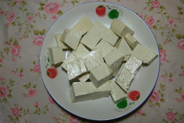 西红柿鸡蛋豆腐汤的做法图解1