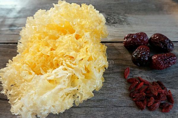 雪耳糖水的做法图解1