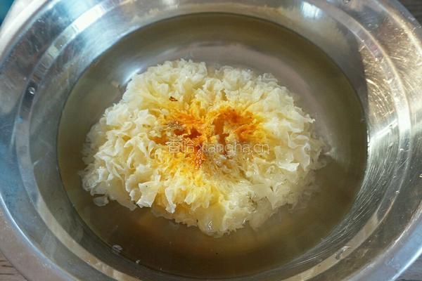雪耳糖水的做法图解2