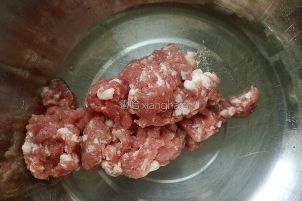 猪肉饺子馅的做法图解1