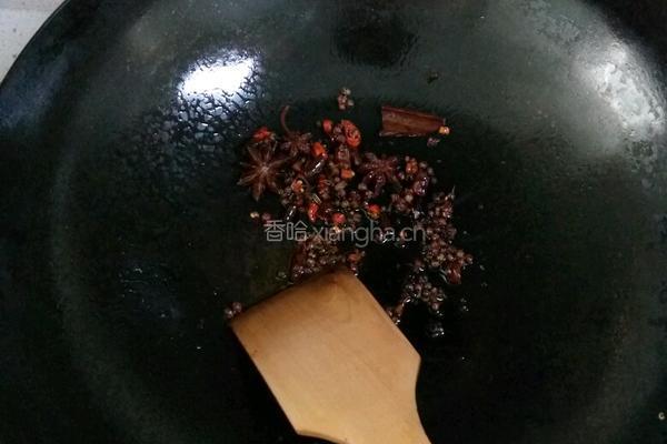 凉拌麻辣毛豆的做法图解2