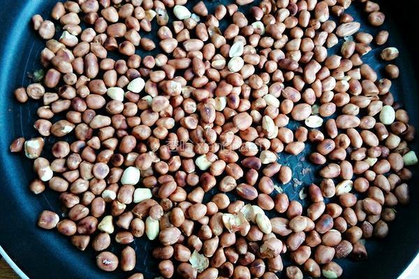挂糖花生的做法图解4