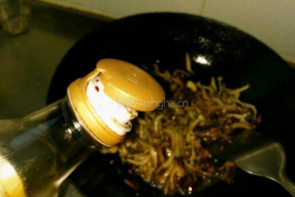 麻辣手撕茶树菇的做法图解7