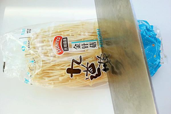 培根金针菇卷的做法图解2