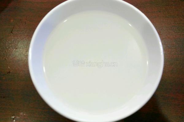 清甜椰子鸡汤的做法图解2