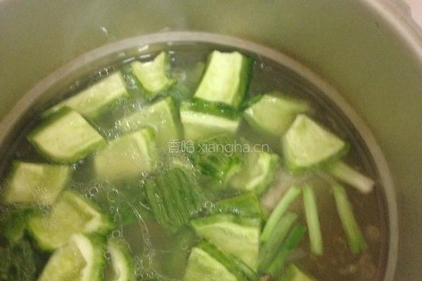 苦瓜猪骨黄豆汤的做法图解5