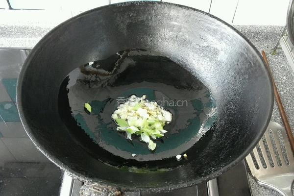 双椒炒蟹味菇的做法图解3