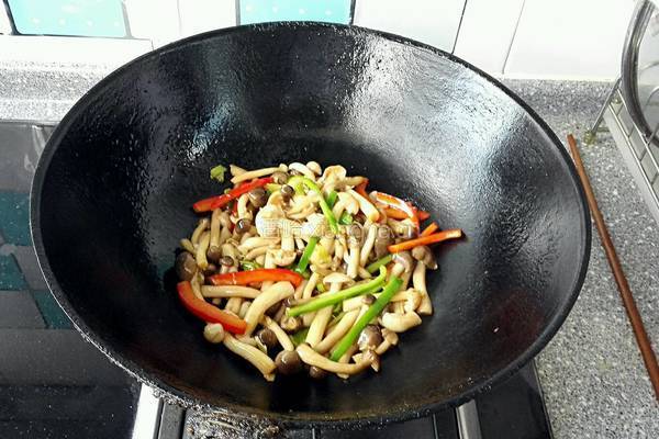 双椒炒蟹味菇的做法图解7