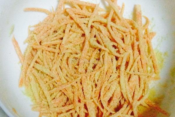 粉蒸胡萝卜丝的做法图解3