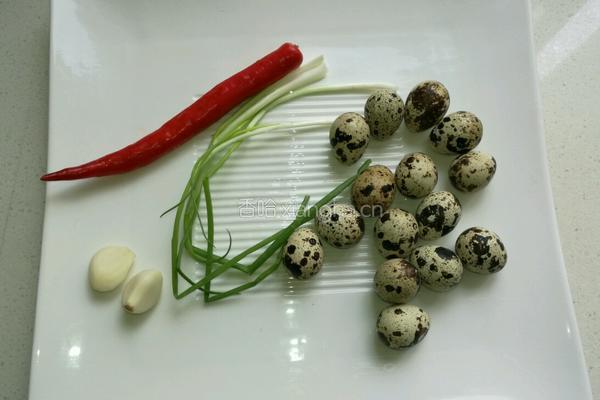 葱香鹌鹑蛋的做法图解1