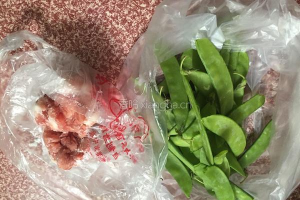 荷兰豆炒肉的做法图解1