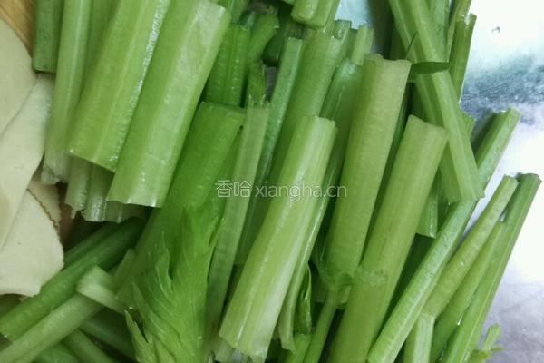芹菜炒豆腐干的做法图解5