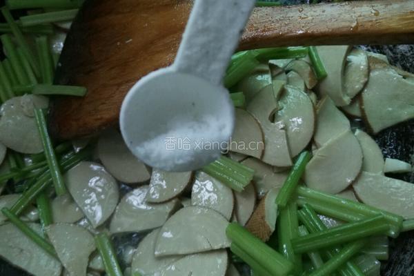 芹菜炒豆腐干的做法图解9
