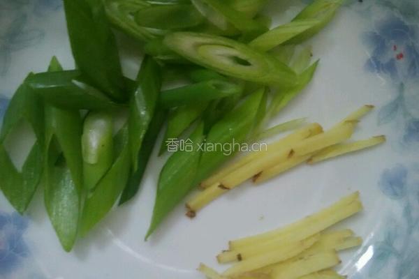 肉丝炒豆苗的做法图解2