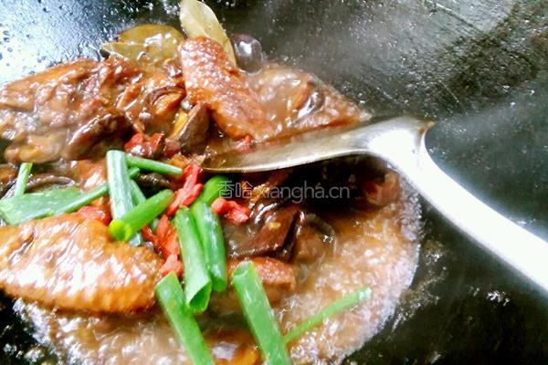 香菇焖鸡翅的做法图解15
