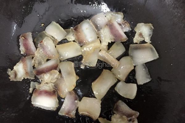 西兰花炒腊肉的做法图解5