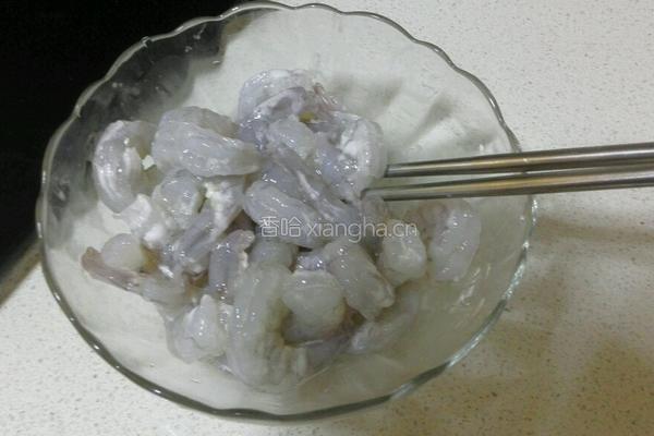 海参胡萝卜炒虾仁的做法图解2