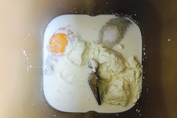 奶香小面包的做法图解2