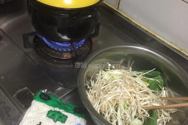 杂锦土豆粉的做法图解1