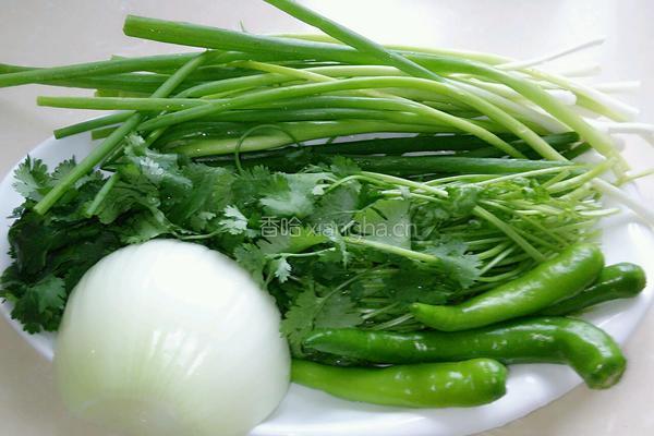 拌老虎菜的做法图解1