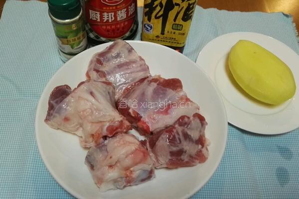 土豆烤焗猪展肉的做法图解1