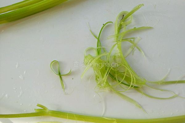 腐竹炒芹菜的做法图解2