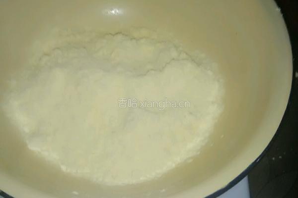 奶香玉米面饼的做法图解1