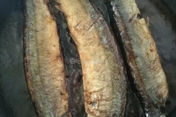 香煎秋刀鱼的做法图解4