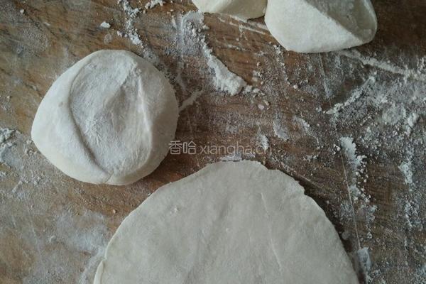 猪肉香葱馅饼的做法图解2