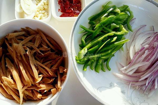 炒咸菜的做法图解2