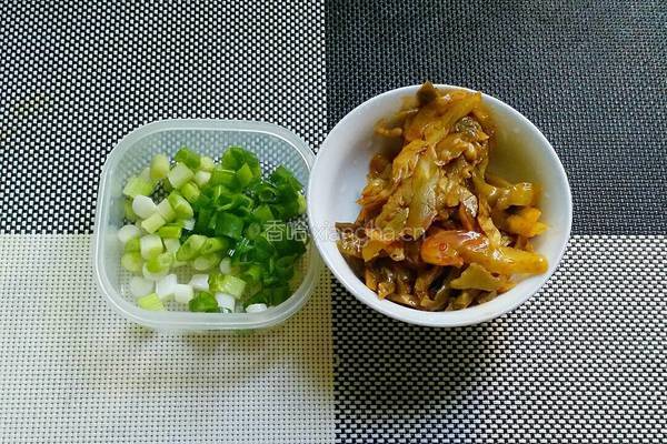 榨菜拌面的做法图解2