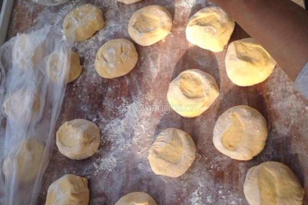油炸南瓜饼的做法图解1