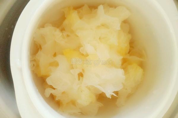小熊电炖锅系列之枸杞银耳汤的做法图解4