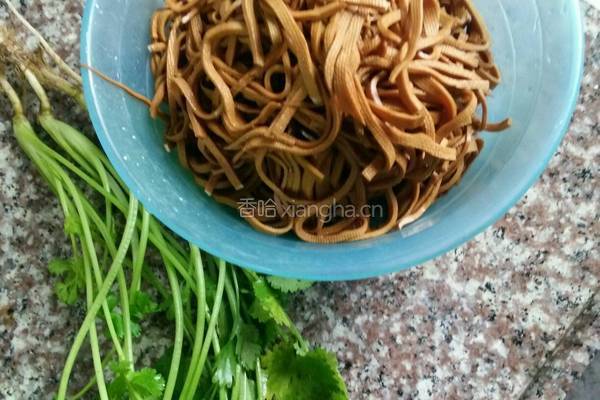 凉拌豆腐丝的做法图解1