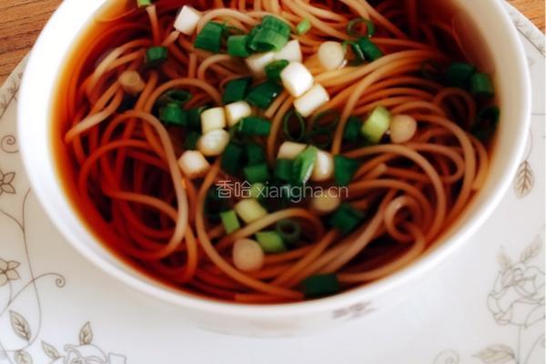香葱麻油酱油面的做法图解3