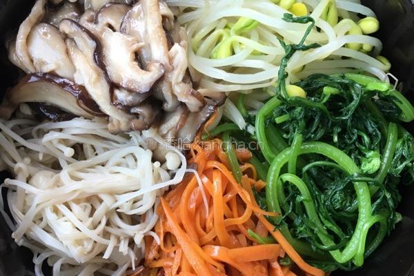 牛肉石锅拌饭的做法图解2
