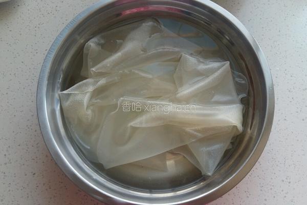 黄瓜拌粉皮的做法图解2