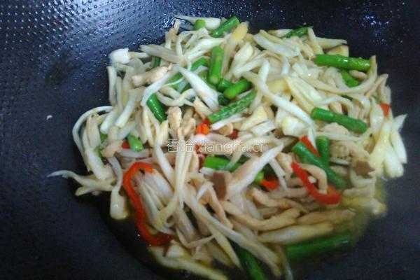 杏鲍菇炒鸡丝的做法图解8